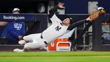 Ryan McMahon makes incredible catch while falling