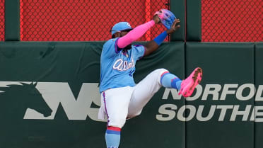 Michael Harris II's running catch
