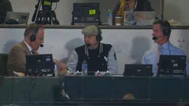 Billy Crystal joins the Yankees' broadcast