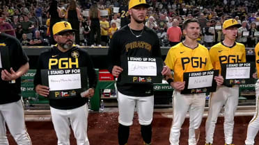 Pirates hold Stand Up to Cancer moment