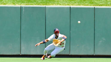 Jose Barrero's smooth diving catch