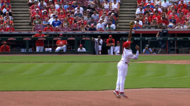 Ke'Bryan Hayes leaps to save extra bases