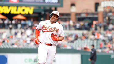 Samuel Basallo's solo home run (5)