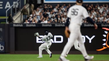 Jazz Chisholm Jr.'s over-the-shoulder catch