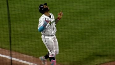 Eduardo Tait crushes his sixth homer of the season