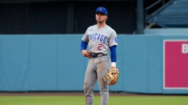 Nico Hoerner wins Play of the Week with heads-up grab