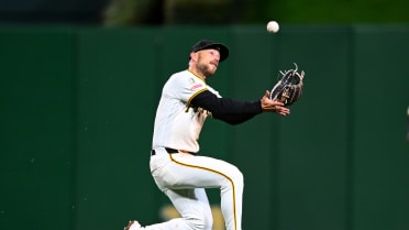Brandon Lowe's terrific over-the-shoulder catch
