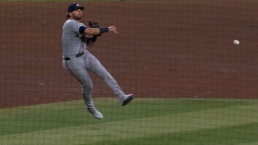 Austin Riley's barehanded play in the 6th