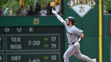 Joe Mack's solo home run (2)