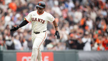 Rafael Devers pega jonrón solitario