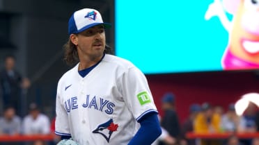 Kevin Gausman strikes out Wyatt Langford