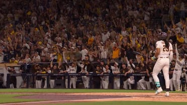 Fernando Tatis Jr. desaparece la esférica 
