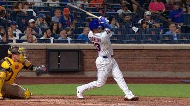 Luis Torrens' solo home run (7)