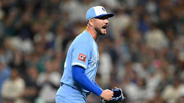 Lucas Erceg closes out win for Royals