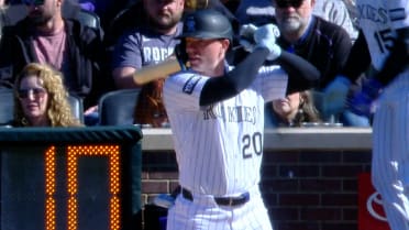 Troy Johnston pega batazo de hit