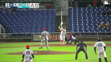 Mason White doubles (3) on a sharp line drive to right fielder John Bay. Yoeilin Cespedes scores.