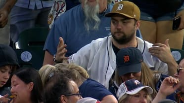Tigers fan misses out on foul ball three times