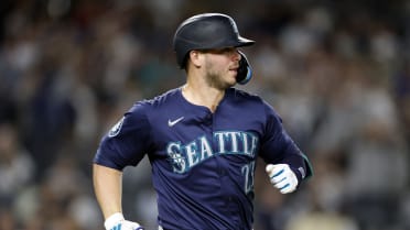 Mariners complete 9th-inning comeback
