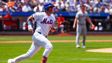 Jeff McNeil's three-run homer (7)