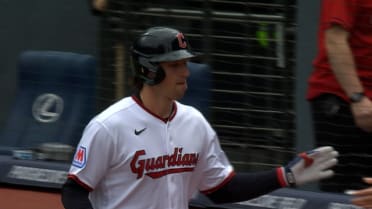 Chase DeLauter trae con sac fly