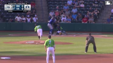 Daniel Espino fans Harold Castro