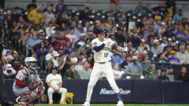 Cooper Pratt given an ovation in his first MLB at-bat