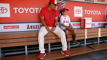 Make-A-Wish recipient Jensen Vaught meets Mike Trout 