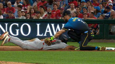 Taijuan Walker picks off Daylen Lile after review 