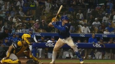 Hayden Senger conecta doble