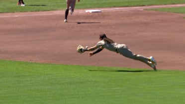 Fernando Tatis Jr.'s terrific diving play