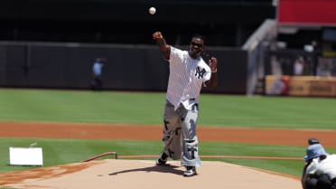 Waymond Jordan lanza la primera bola
