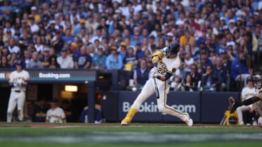 Christian Yelich doubles for Brewers' first hit