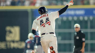 Yordan Alvarez delivers a two-HR, six-RBI performance