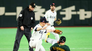 Martin Cervenka throws out Robbie Glendinning