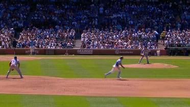 Dansby Swanson swipes two bags in Cubs' win