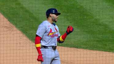 Two runs score on single, error
