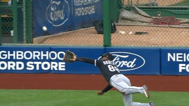 Luis Robert Jr.'s diving grab 
