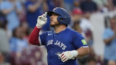 Alejandro Kirk's solo home run (12)