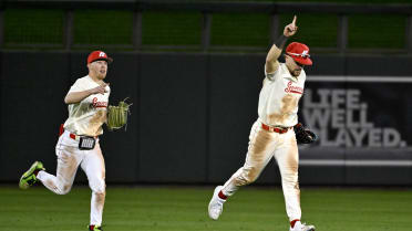 John Bay's great catch ends the game for Austin Peay