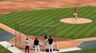 Justin Verlander tosses live BP