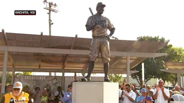 League 42 Jackie Robinson statue