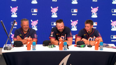 Cal Raleigh bromea sobre el robo del HR de Caminero