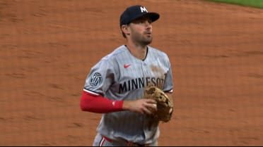 Ryan Kreidler's incredible diving play
