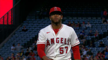 Walbert Ureña escapes bases-loaded jam