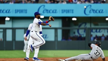 Maikel Garcia turns inning-ending double play