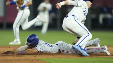 Perez catches Duran stealing after review