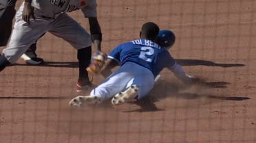 Tyler Tolbert se roba la segunda base