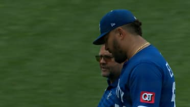 Carlos Estévez exits with back tightness