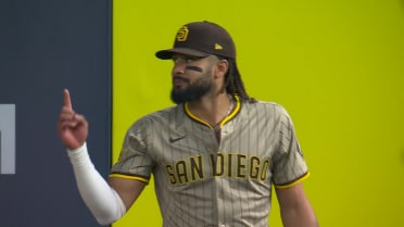 Fernando Tatis Jr. makes the grab, fools his team