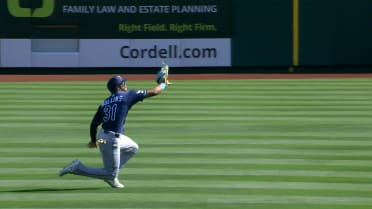 Cedric Mullins' sliding grab